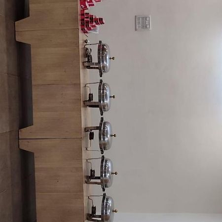 Hotel Metro Lucknow Ngoại thất bức ảnh